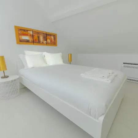 Guest - Maia House