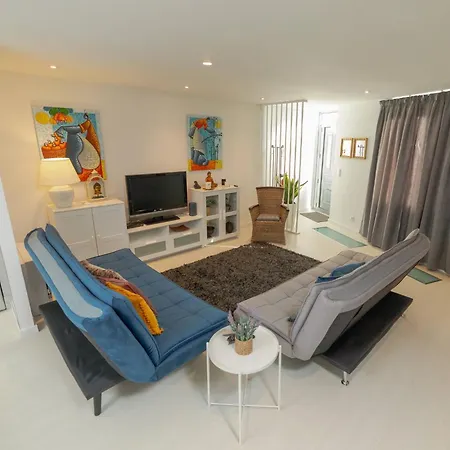Guest - Maia House Вилла
