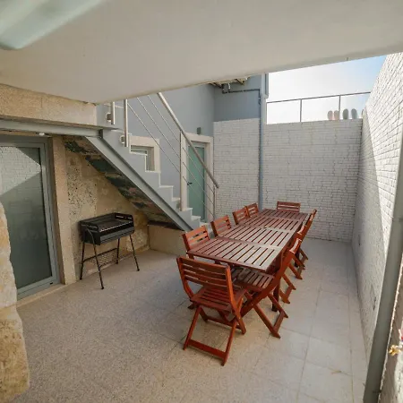 Guest - Maia House