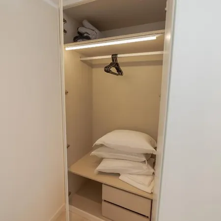 Guest - Maia House