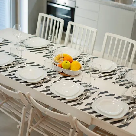 Guest - Maia House Villa