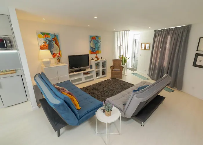 Guest - Maia House فيلة